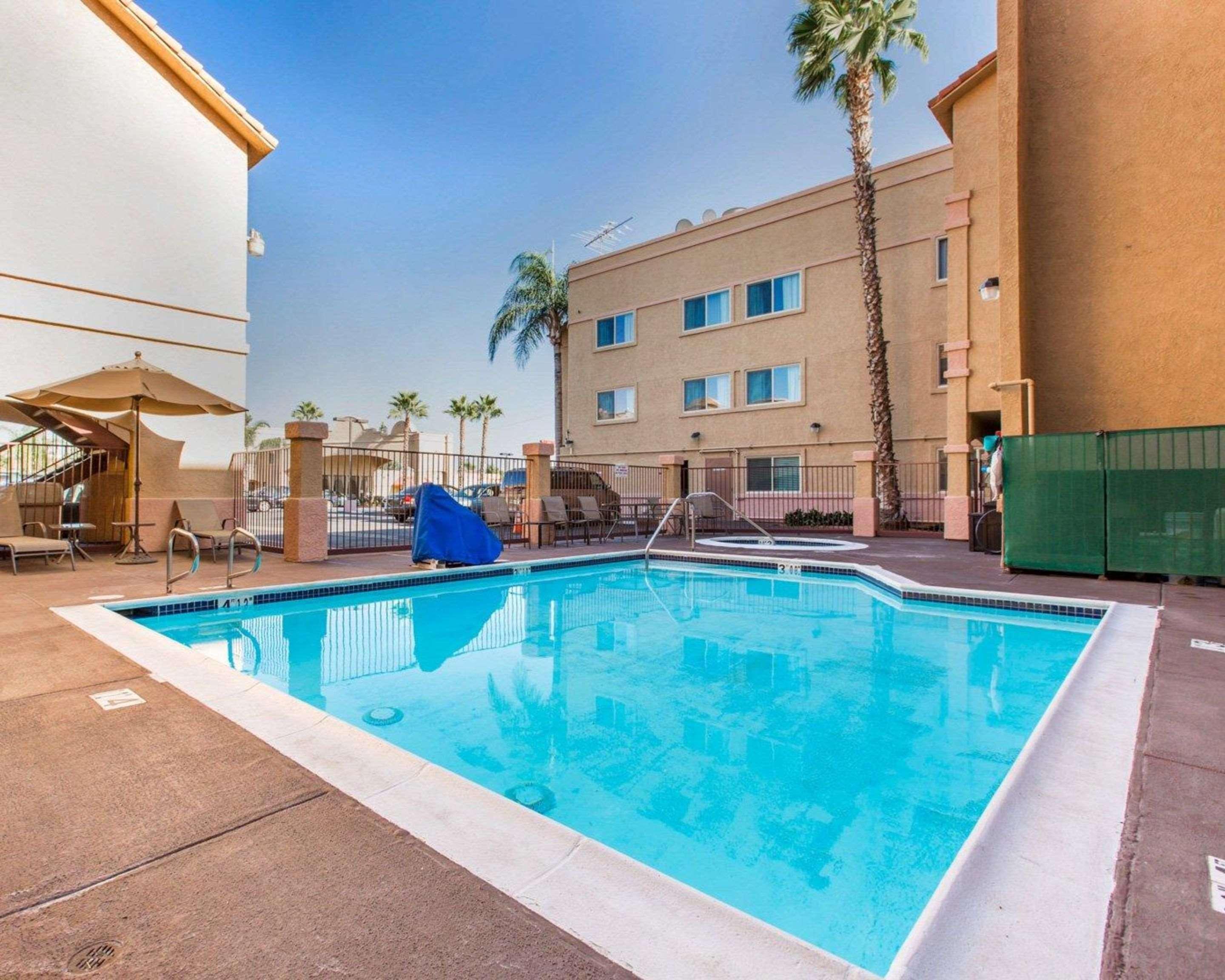Comfort Inn & Suites Moreno Valley Near March Air Reserve Base Экстерьер фото