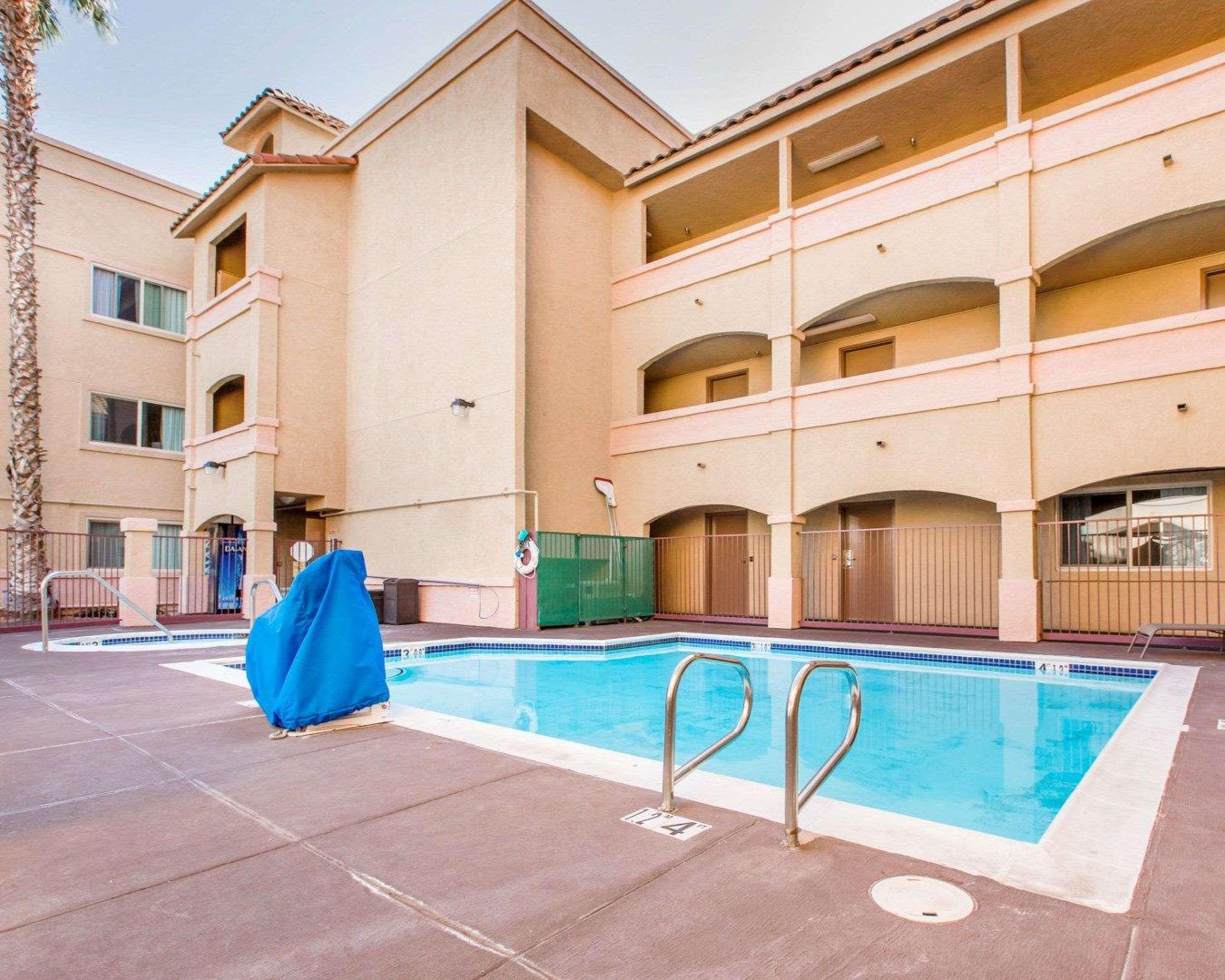 Comfort Inn & Suites Moreno Valley Near March Air Reserve Base Экстерьер фото