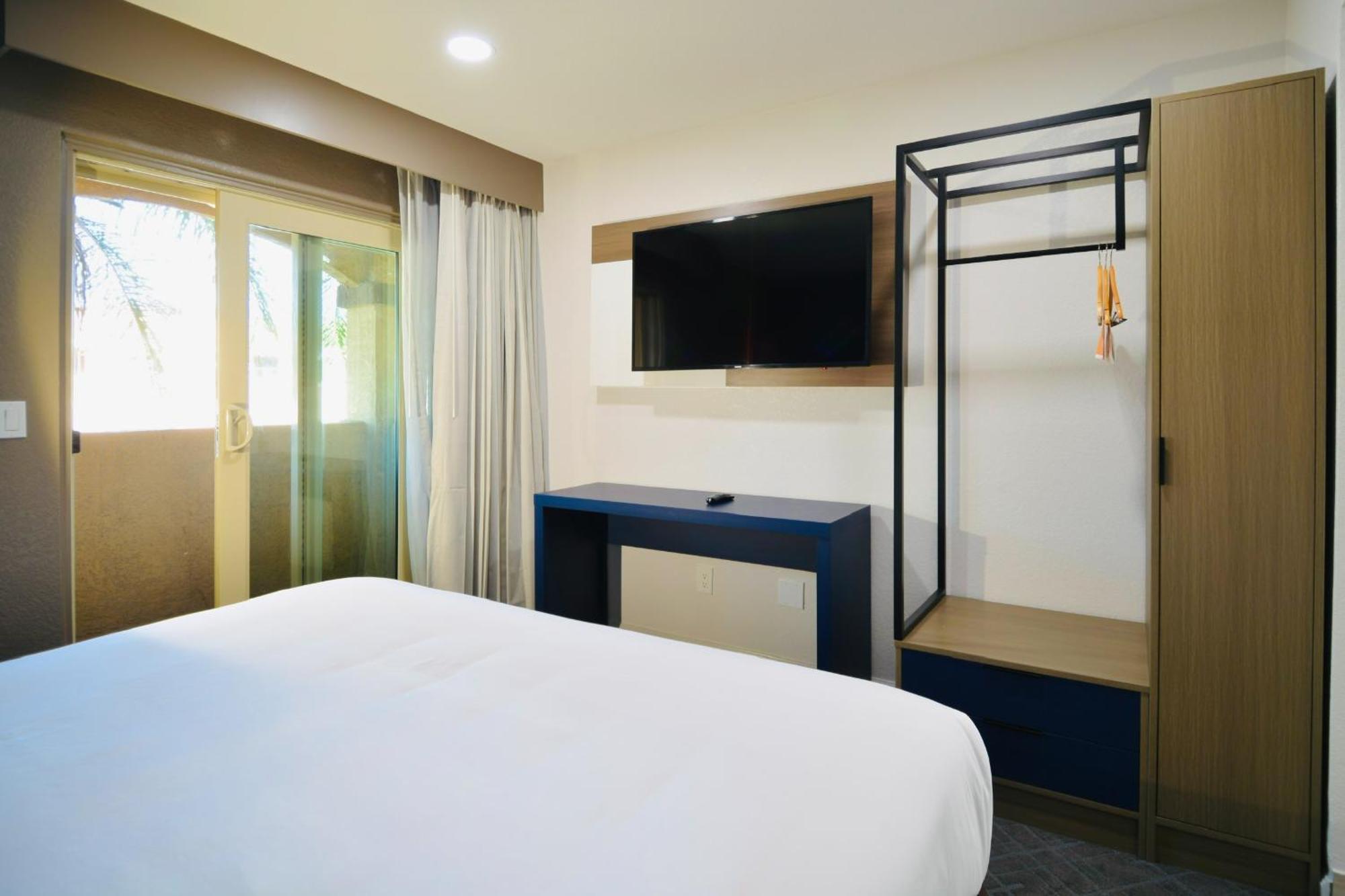 Comfort Inn & Suites Moreno Valley Near March Air Reserve Base Экстерьер фото