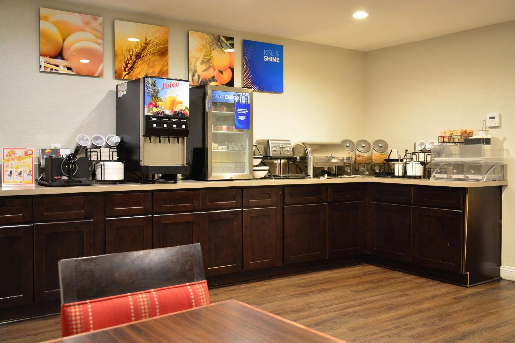 Comfort Inn & Suites Moreno Valley Near March Air Reserve Base Экстерьер фото
