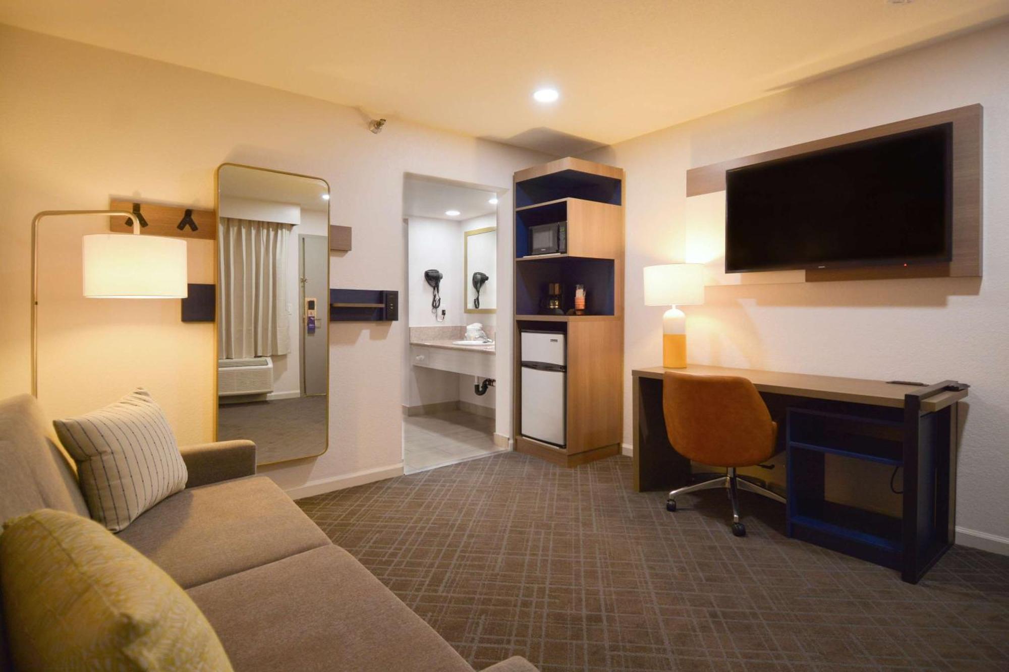 Comfort Inn & Suites Moreno Valley Near March Air Reserve Base Экстерьер фото