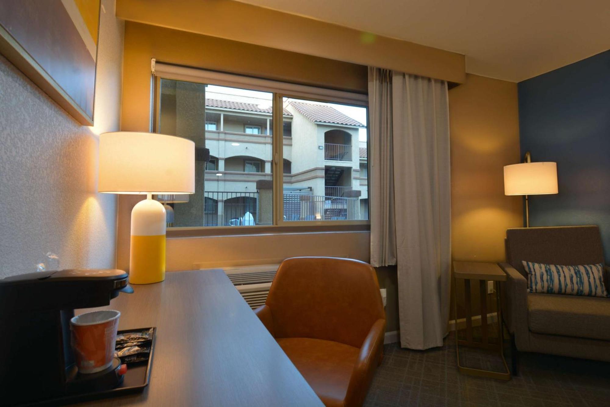 Comfort Inn & Suites Moreno Valley Near March Air Reserve Base Экстерьер фото