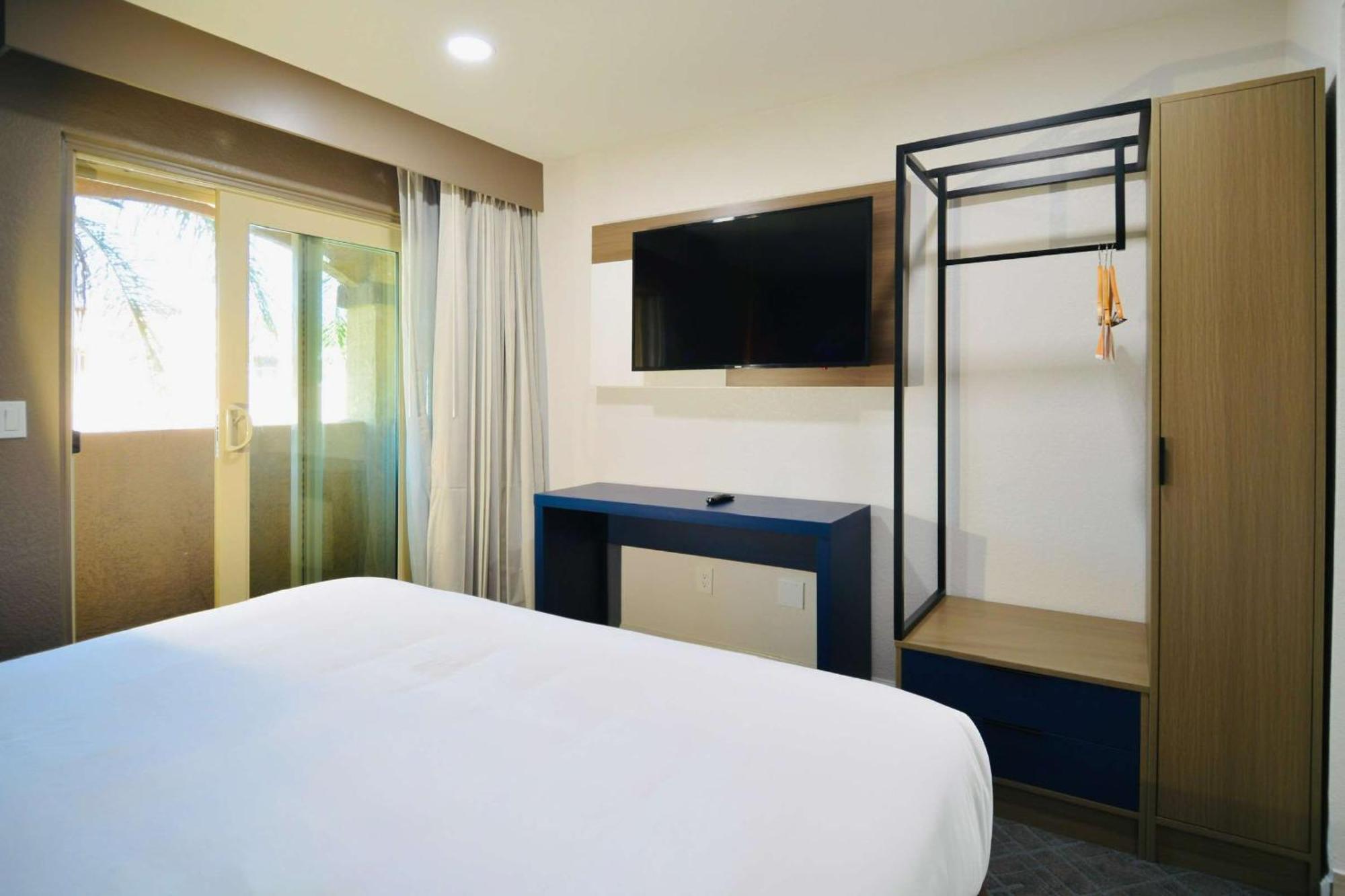 Comfort Inn & Suites Moreno Valley Near March Air Reserve Base Экстерьер фото
